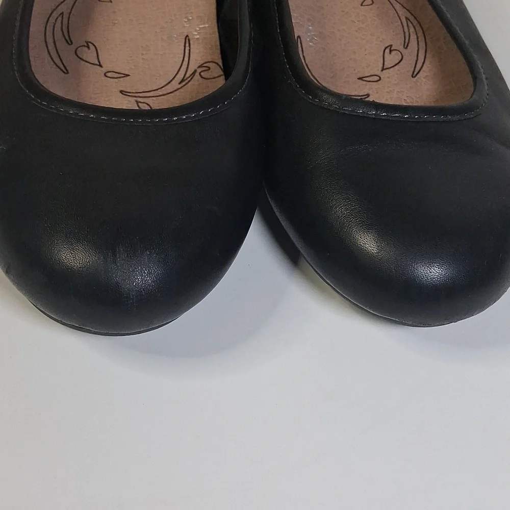 Taos Footwear Black Flats - Picture 4 of 9
